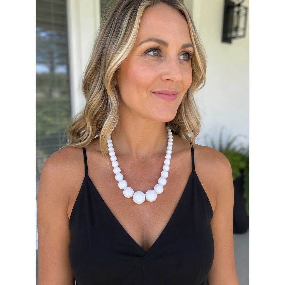 Vintage‎ White Graduated Lucite Bead Statement Necklace Mid Century Adjustable